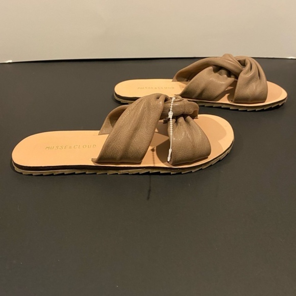ModCloth Musse & Cloud Women Twist Taupe Butter Soft Leather Slides Sandals New - Picture 5 of 8